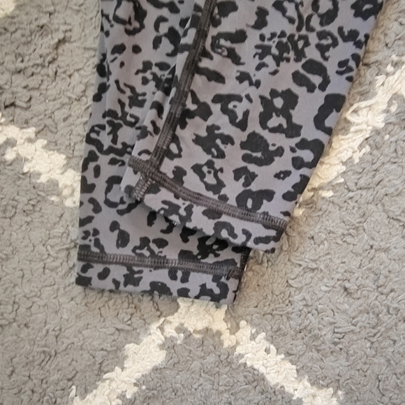 Athleta | Elation Leopard Ultra High Rise Leggings XS - Picture 7 of 10